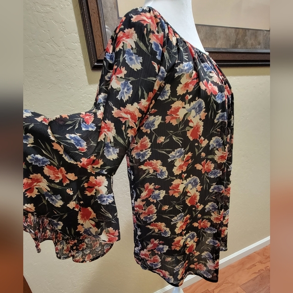 Chaps Floral Blouse - Generous Size M - Picture 3 of 8